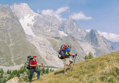 Yaklaşık 200 km benzersiz bir trek tur du Mont Blanc's bir
