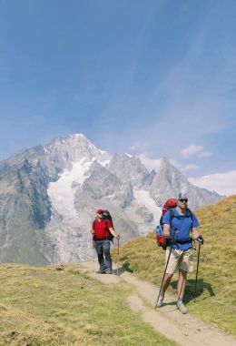 Yaklaşık 200 km benzersiz bir trek tur du Mont Blanc's bir