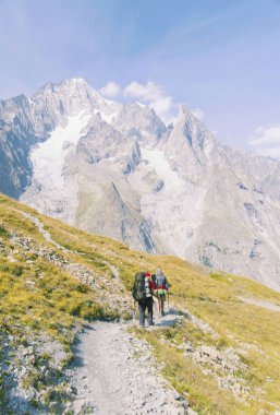 Yaklaşık 200 km benzersiz bir trek tur du Mont Blanc's bir