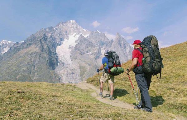 El Tour du Mont Blanc es una caminata única de aproximadamente 200km a — Foto de Stock