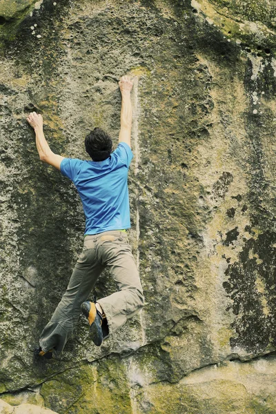 Climber to climb a big wall. — Stock Photo, Image