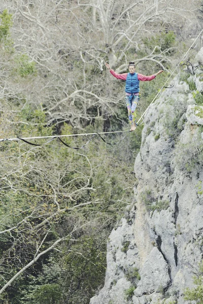 Pěšky čáry na obloze. Turecké Highline karneval v Antalya. — Stock fotografie