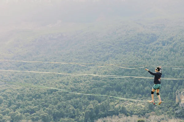 Gökyüzünde aşmak. Antalya'da Türk Highline karnaval.