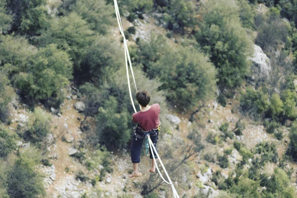Walk a line in the sky.Turkish Highline Carnival in Antalya. — Stock Photo, Image