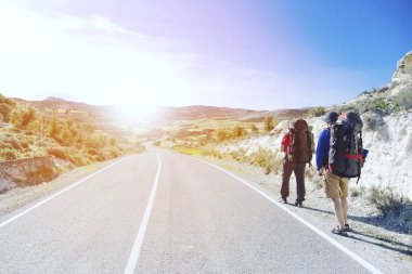 Larna Kıbrıs çalışır E4 yaya yol başlar