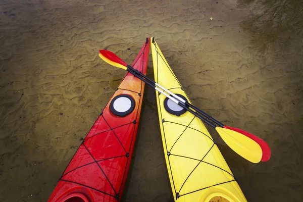 Viaje en kayaks. Campamento en la orilla del río . —  Fotos de Stock