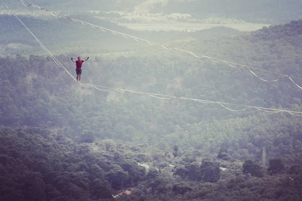 Walk a line in the sky.Turkish Highline Carnival in Antalya. — Stock Photo, Image