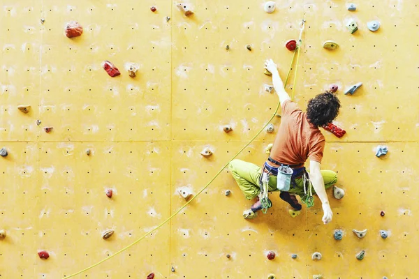 Fitness, deporte extremo, bouldering, personas y estilo de vida saludable — Foto de Stock