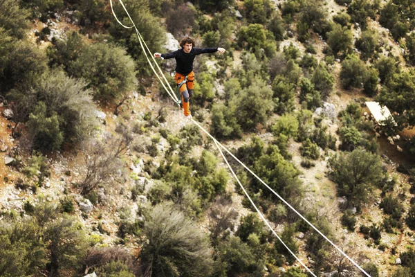 Gökyüzünde aşmak. Antalya'da Türk Highline karnaval.