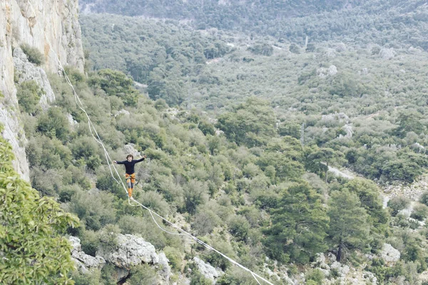 Walk a line in the sky.Turkish Highline Carnival in Antalya. — Stock Photo, Image