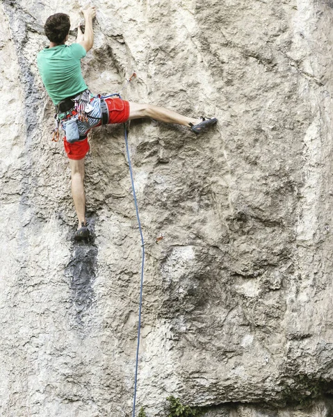 Rock-climbing in Turkey. The climber climbs on the route. Photo — Stock Photo, Image