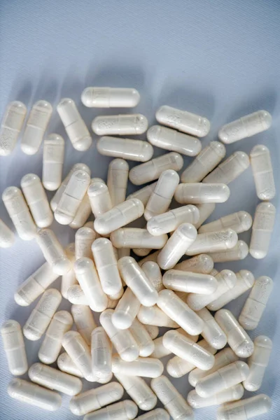 Witte Pillen Met Wit Poeder Close Bovenaanzicht — Stockfoto