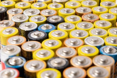 çok renkli piller + kenar görünümü