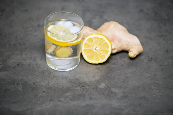 Sano Stile Vita Bicchiere Acqua Con Limone Zenzero — Foto Stock