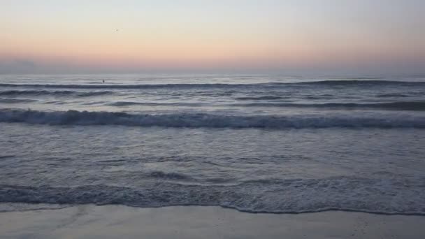 Sunset Beach, Salida del sol en la orilla del mar, Océano al atardecer en verano, Crepúsculo paisaje marino — Vídeos de Stock