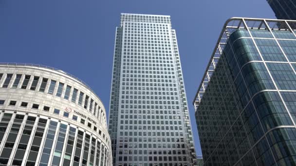 Londres Canary Wharf, Distrito financiero, Vistas a edificios de oficinas, Metro — Vídeos de Stock