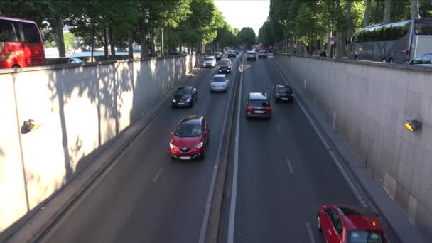 Paris Cars Traffic in Tunnel, Metro, Lidé Turisté Cestování ve Francii _ 4k — Stock video