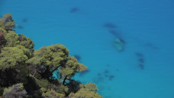 Spiaggia di Egremni a Lefkada, Grecia, Crociera a vela, Persone in barca, Nave — Video Stock