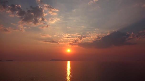 Coucher De Soleil 4K Sur La Plage Timelapse, Coucher De Soleil Mer Océan, Lever De Soleil Au Bord De La Mer, Vue Sur Les Vagues — Video