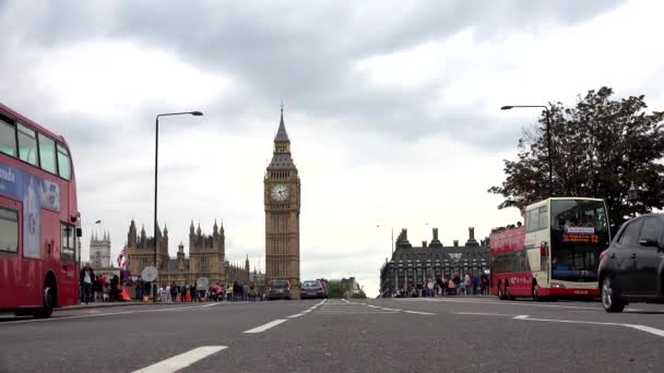 Londres Westminster Palace Big Ben View Calle Tráfico Pesado Con — Vídeo de stock