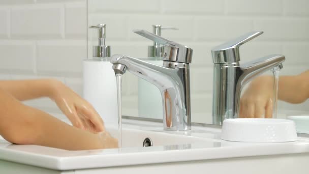 Lavarse Las Manos Baño Niños Usando Jabón Agua Cuidado Salud — Vídeo de stock