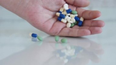 Günlük Tedavi için Hasta Kadın Dozajları, Hastalık İlaçları, Sağlık Hizmetleri