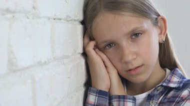 Üzgün Çocuk, Mutsuz Çocuk, Depresyondaki Hasta Hasta Genç Kız, Stresli Düşünceli İnsan