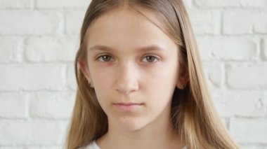 Üzgün Çocuk, Mutsuz Çocuk, Depresyondaki Hasta Hasta Genç Kız, Stresli Düşünceli İnsan