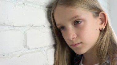 Üzgün Çocuk, Mutsuz Çocuk, Depresyondaki Hasta Hasta Genç Kız, Stresli Düşünceli İnsan