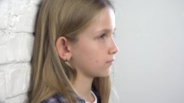 Üzgün Çocuk, Mutsuz Çocuk, Depresyondaki Hasta Hasta Genç Kız, Stresli Düşünceli İnsan