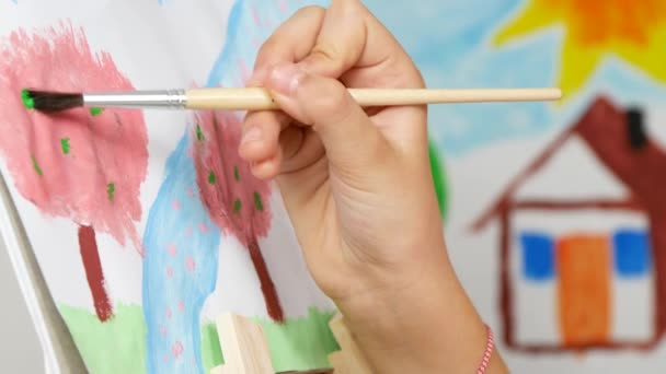 Kid Painting on Easel, School Child in Workshop Class, Girl Working Art Craft — Stock Video