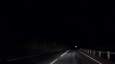 Yoldaki Gece Trafiği, Karanlık Otoyolda Araba Sürme, Seyahat Manzarası, POV