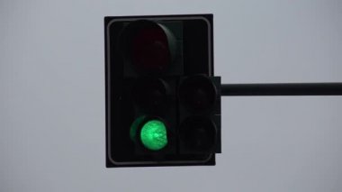 4K Semaphore Trafik Işığında Duran Arabalar Yaya Sürücüleri Geçidi