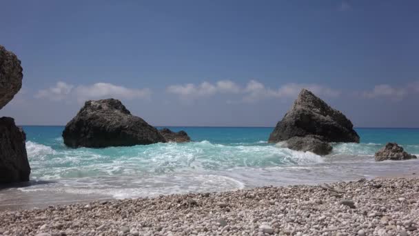 Blue Mediterranean Sea Waves Ondas Beira Mar Breaking Beach Seashore — Vídeo de Stock