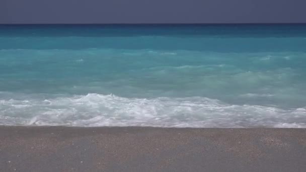 Mavi Akdeniz Dalgaları Sahilde Dalgalanan Deniz Dalgaları Deniz Kıyısı — Stok video