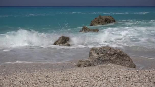 Blue Mediterranean Sea Waves Ondas Beira Mar Breaking Beach Seashore — Vídeo de Stock