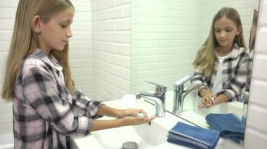 Çocuk Banyo 'da Elleri Yıkama, Çocuk Sabun ve Su Kullanımı, Genç Kız Sağlık Hizmetleri