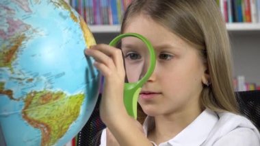 Öğrenci Öğrenimi, Kütüphanede Çocuk Çalışması, Sınıfta Liseli Kız Okuma Kitabı