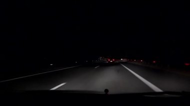 Yoldaki Gece Trafiği, Karanlık Otoyolda Araba Sürme, Seyahat Manzarası, POV