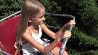 Sandalyedeki çocuk, Kayak Kablosundaki Turist Çocuk, Demiryolu Dağlarındaki Kız, Alp Dağı