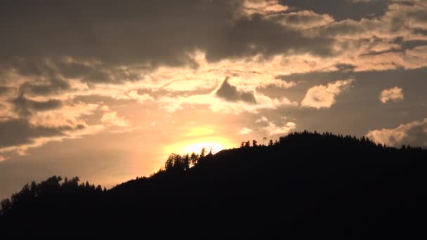 Sunset Timelapse, Dramatik Günbatımı Manzarası, Dağlarda Gün Doğumu Doğumu Doğaya Bakış — Stok video