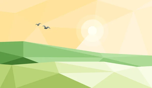 Ilustración vectorial de paisaje triangular polifacético bajo estilizado con colina triangular verde con montaña geométrica sobre fondo panorámico poligonal de cielo amarillo. El sol brilla, los pájaros vuelan alrededor . — Vector de stock