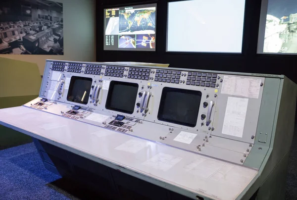 Old NASA control center at exhibition Cosmos — Stock Photo, Image
