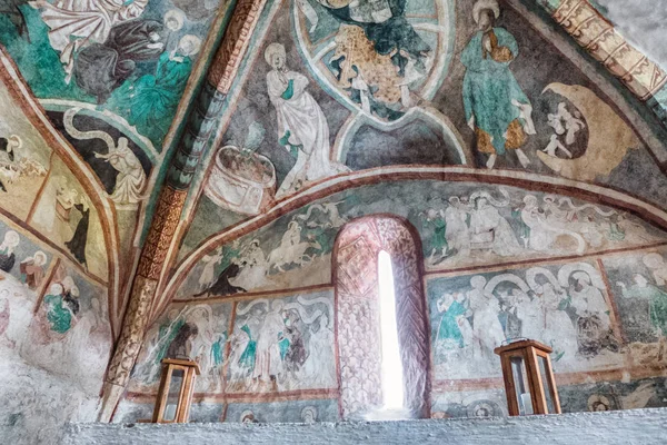 Pinturas murales medievales en todos los Santos Iglesia gótica en Ludrova , — Foto de Stock