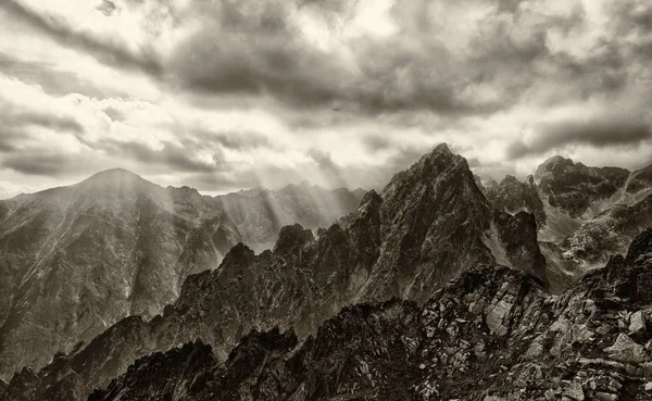 산과 cloudscape — 스톡 사진