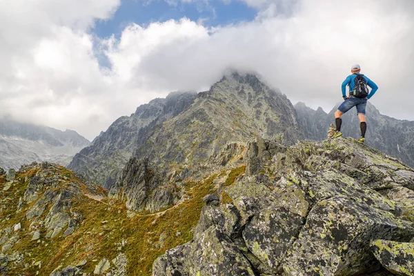 Senderismo en las montañas, Eslovaquia — Foto de Stock