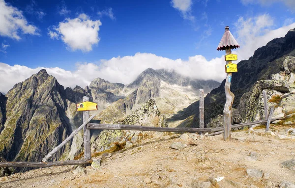 Pico Lomnicka Veza en las altas montañas de Tatras, Eslovaquia —  Fotos de Stock