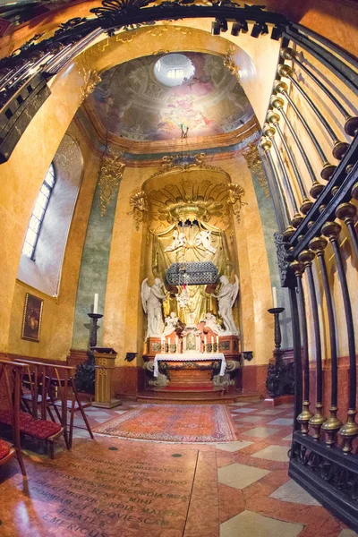 Interior de la Catedral de San Martín, Bratislava - Eslovaquia — Foto de Stock