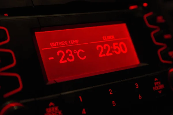 Low temperature on car display. Cold winter — Stock Photo, Image