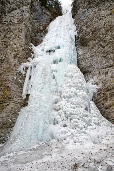 Frysta Brankovsky vattenfall, Slovakien — Stockfoto